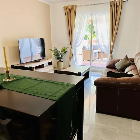 Encantador Vista Golf, Grande Terraza Apartment *